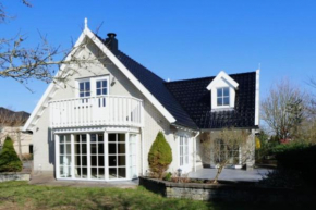 Vrijstaande villa met grote tuin, 4 slaapkamers en sauna